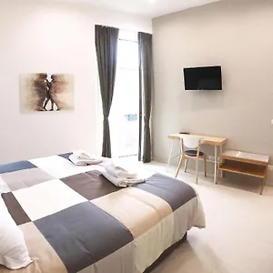 Apartament Dante, Katania
